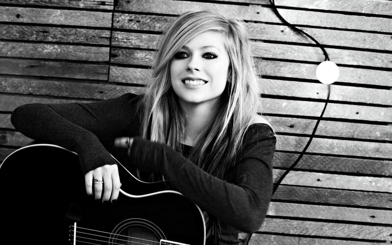 Avril Lavigne with guitar