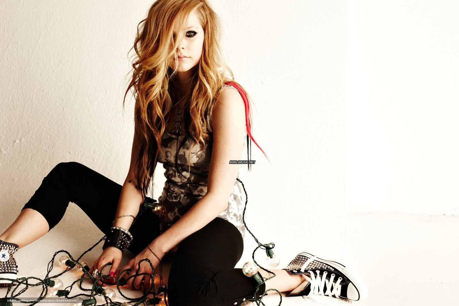 Avril Lavigne with lights