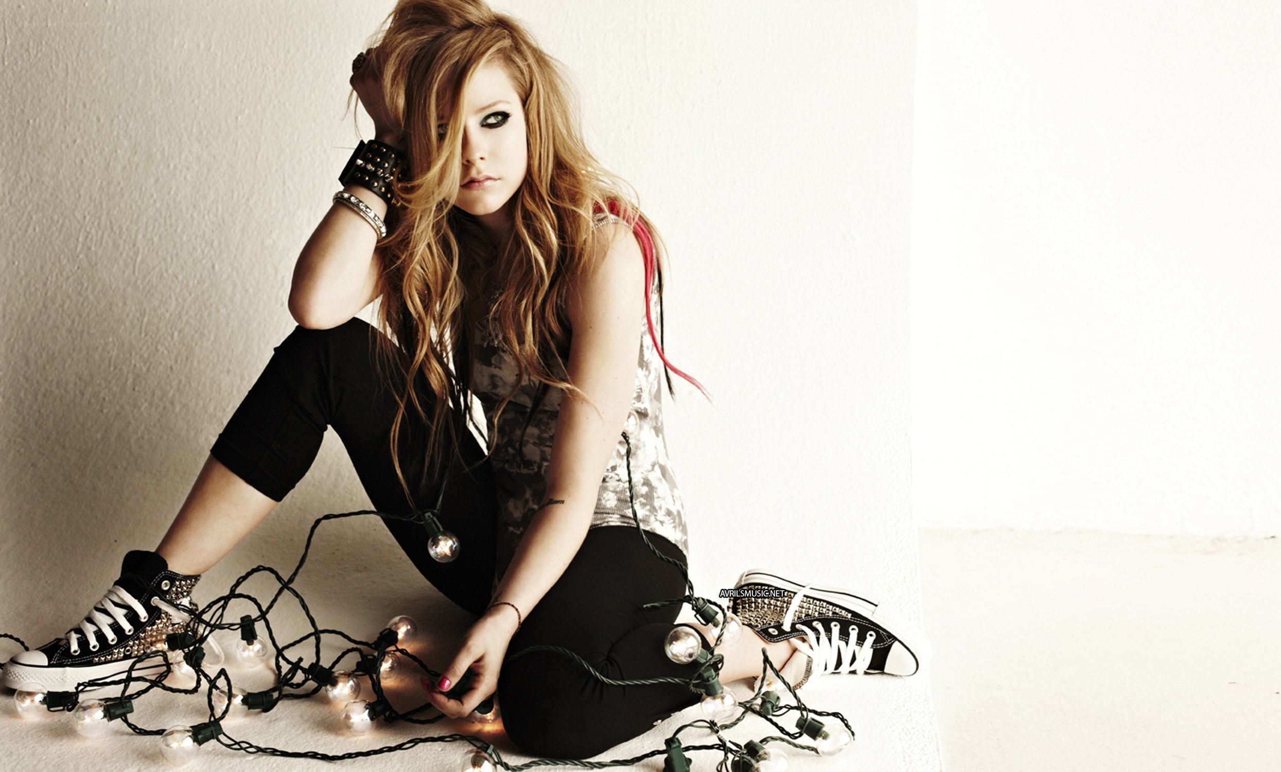 Avril Lavigne with lights