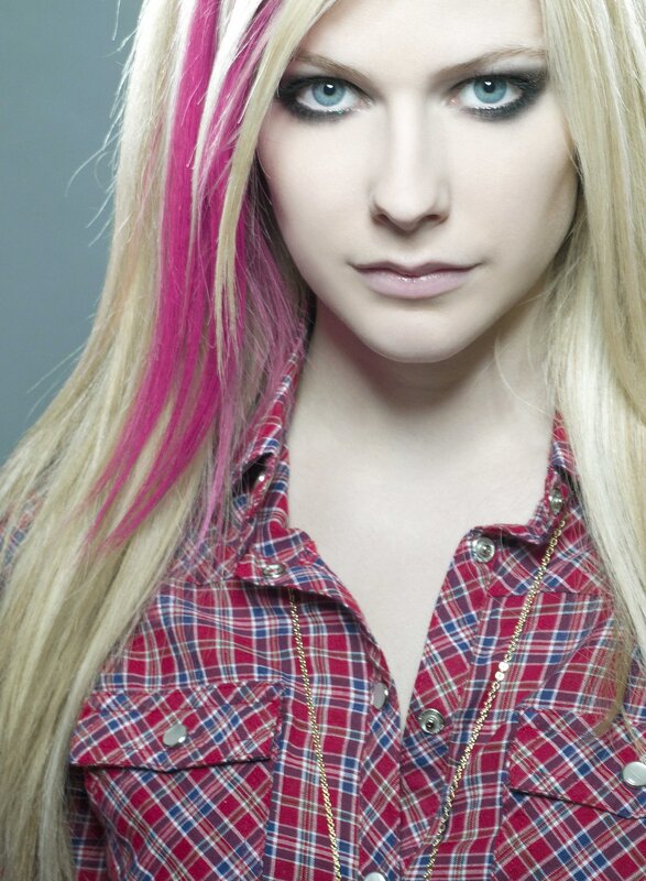 Avril Lavigne with pink hair