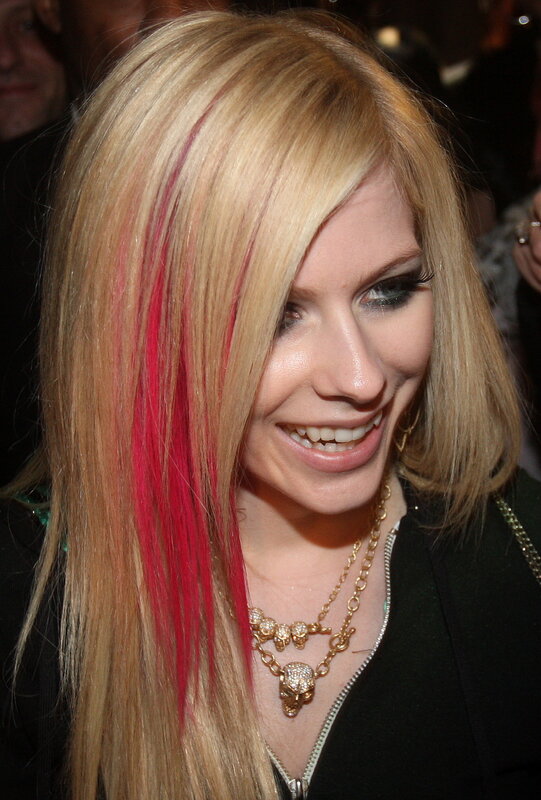 Avril Lavigne with pink streaks