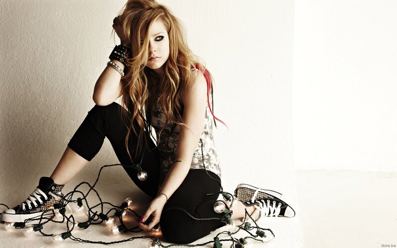 Avril Lavigne with string lights