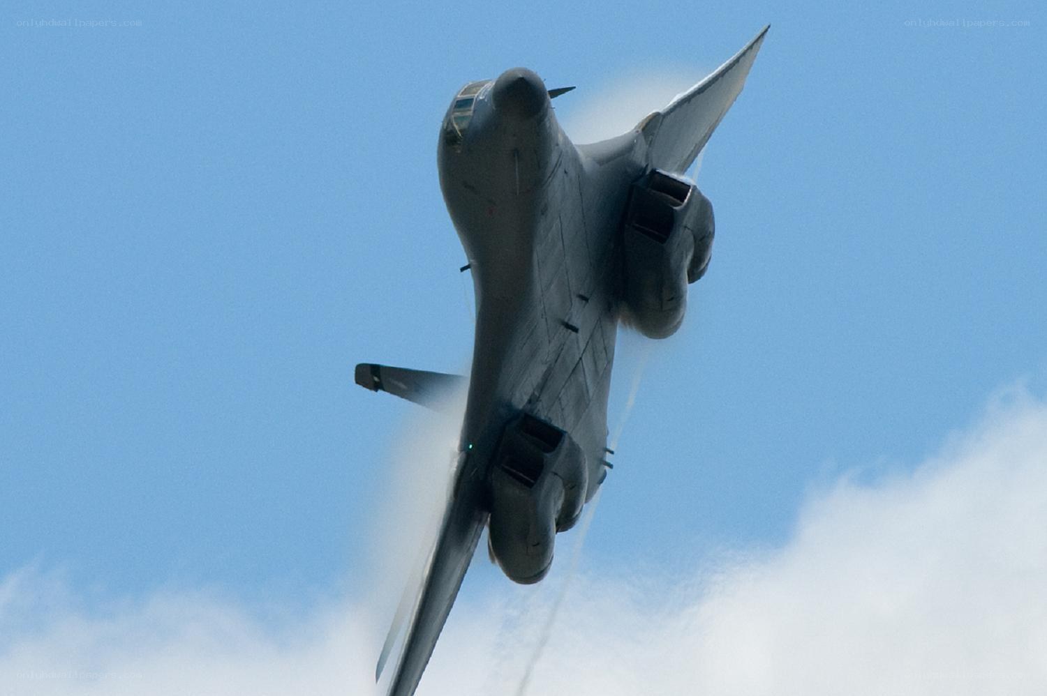 B-1 Lancer in flight