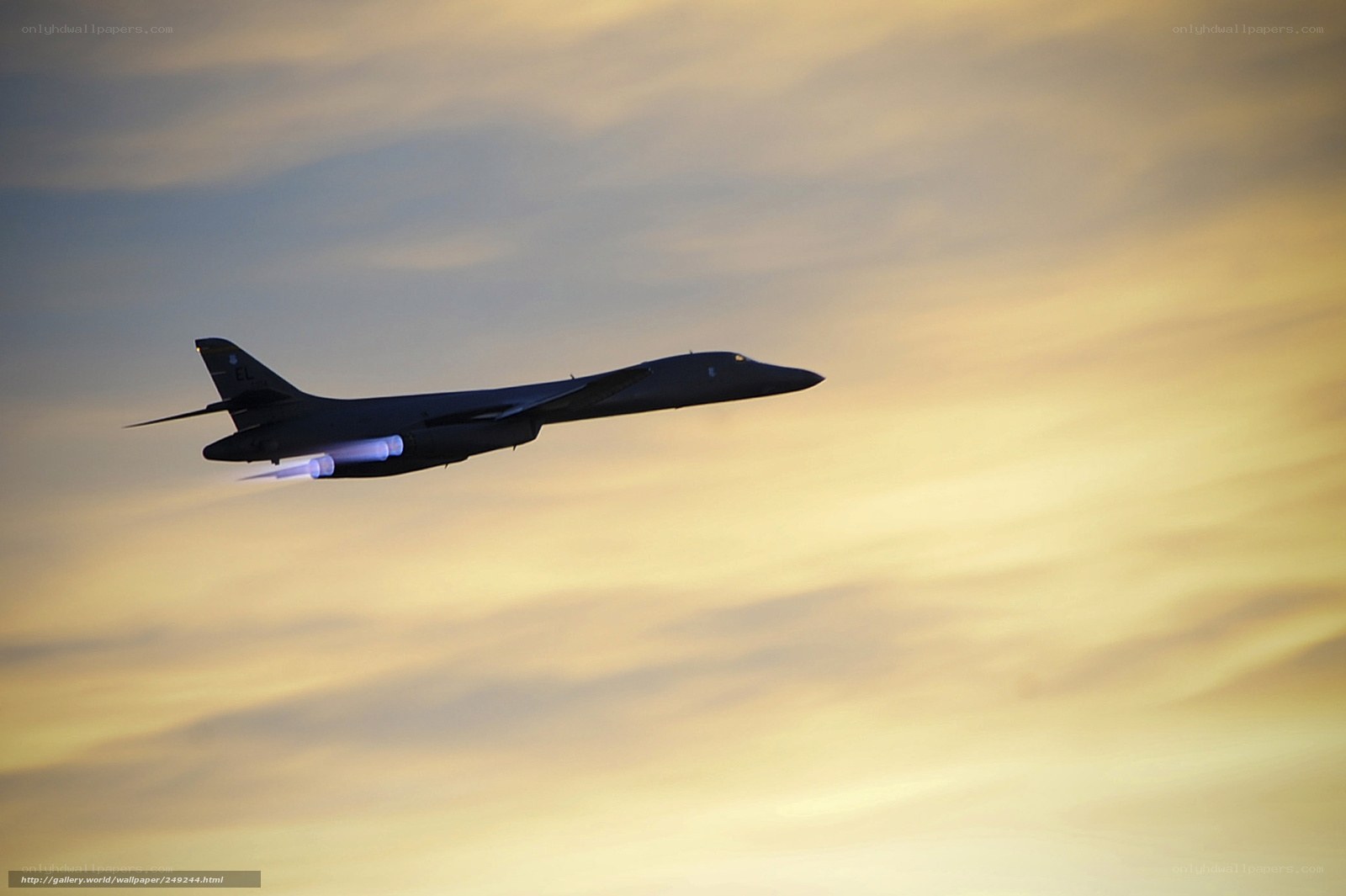 B-1 Lancer in flight