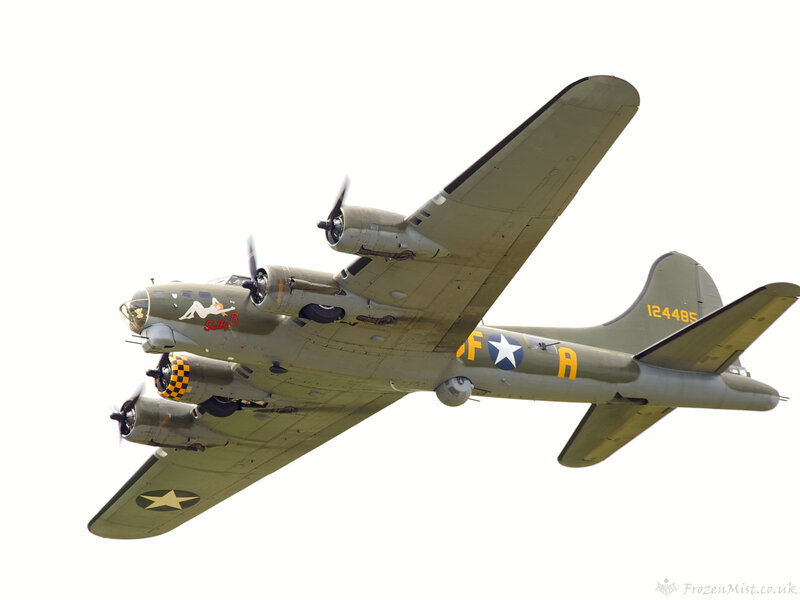 B-17 Bomber Aircraft — Green, Dynamic