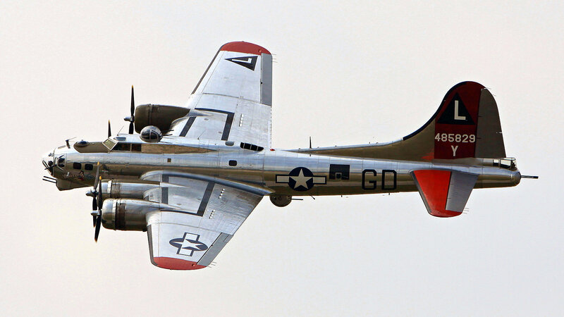 B-17 Bomber Aircraft — Silver, Neutral