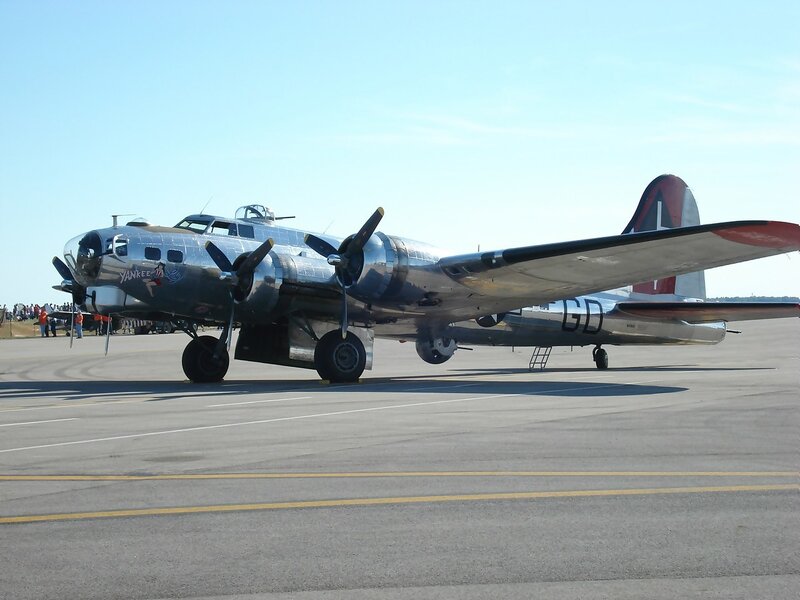 B-17 Bomber Aircraft — Silver