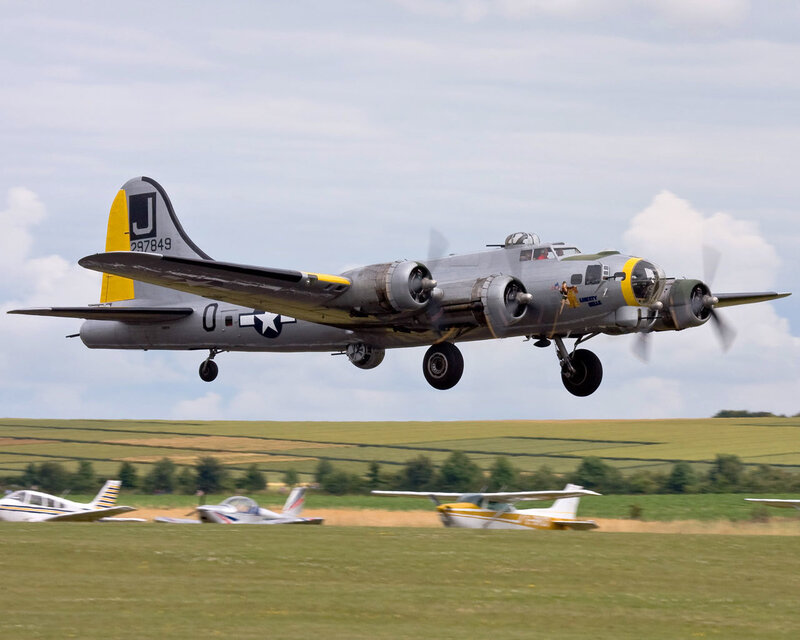 B-17 Bomber in Flight — Gray