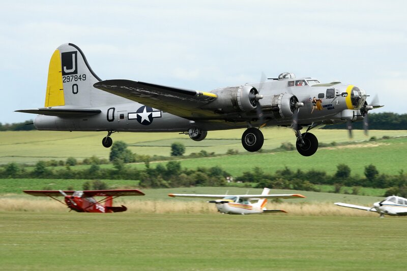 B-17 Bomber in Flight — Green, Calm
