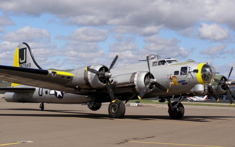 B-17 Flying Fortress bomber