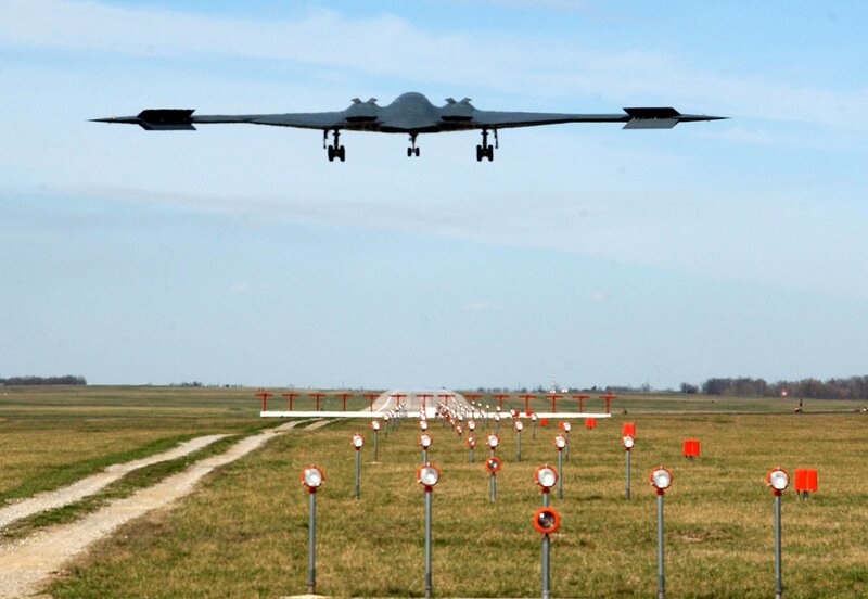 B-2 Spirit bomber landing