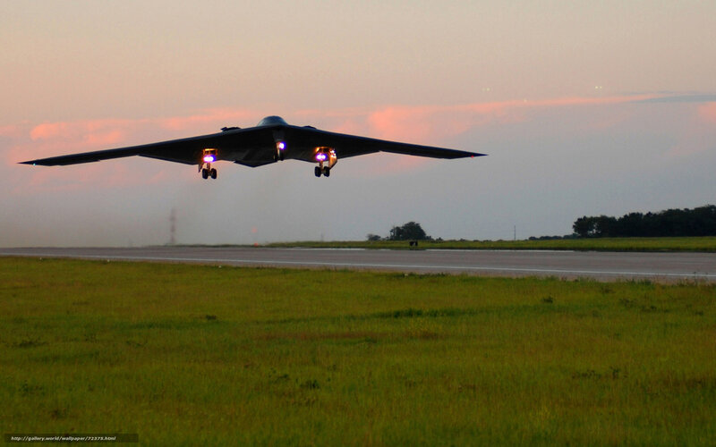 B-2 Spirit bomber landing
