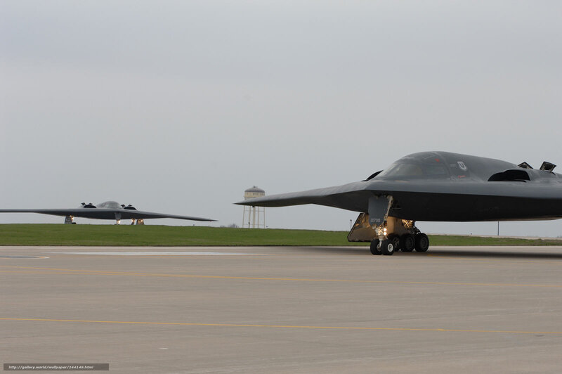 B-2 Spirit bombers on tarmac