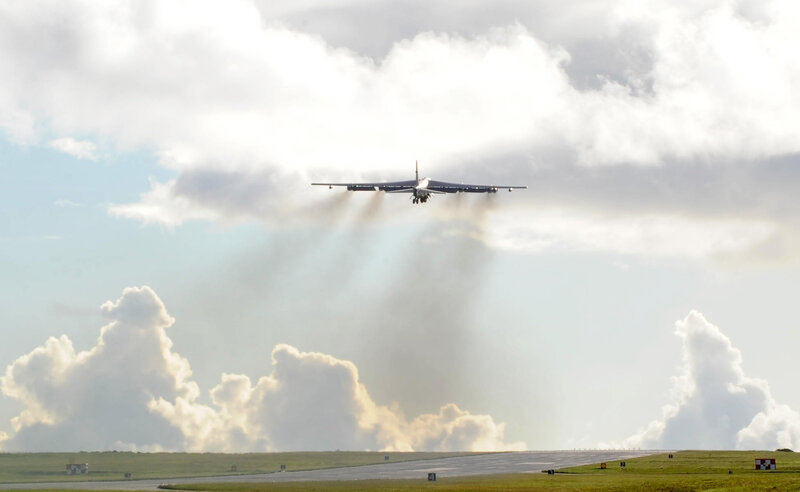 B-52 bomber landing