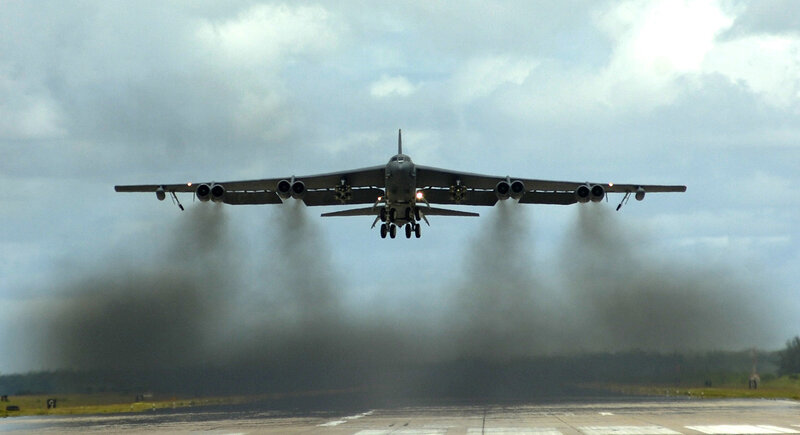 B-52 bomber landing