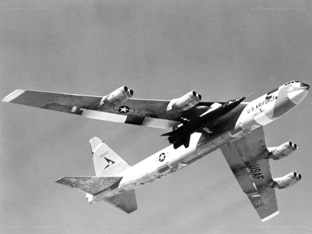 B-52 bomber with X-15 aircraft