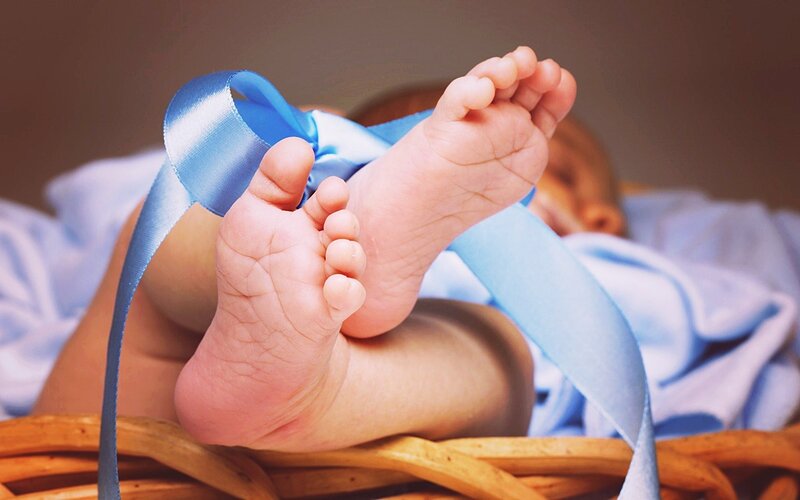 Baby Feet in Basket — Blue