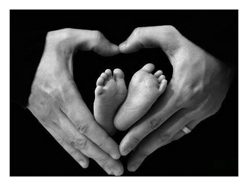 Baby Feet in Heart Shape — Black