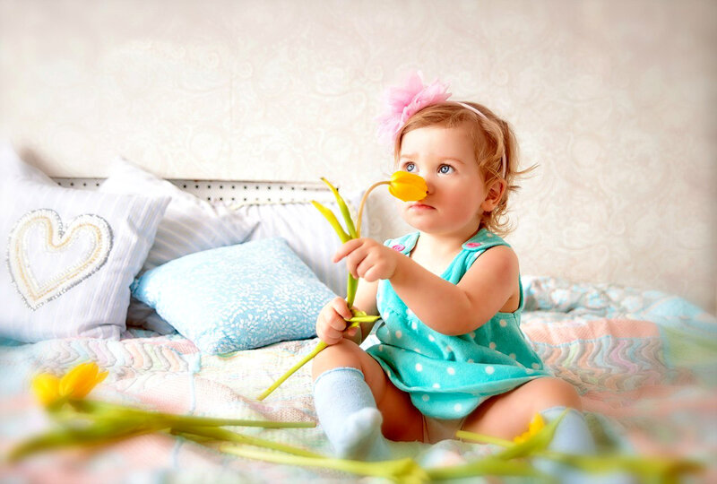 Baby Girl with Tulip — Blue