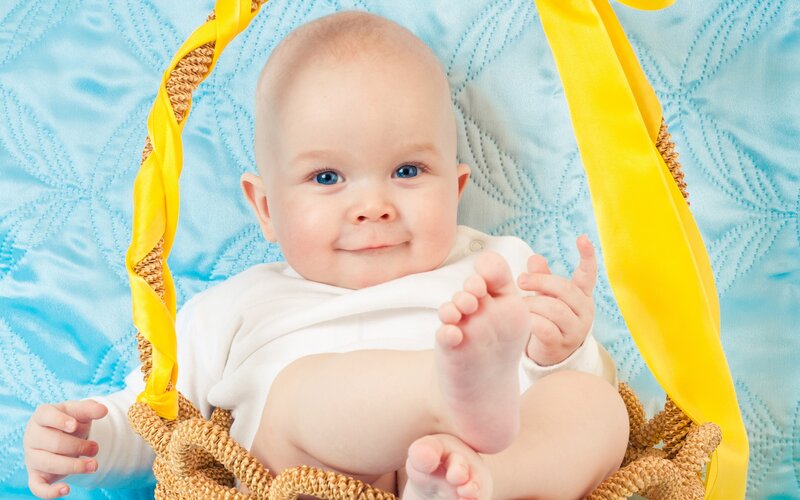 Baby in Basket — Blue