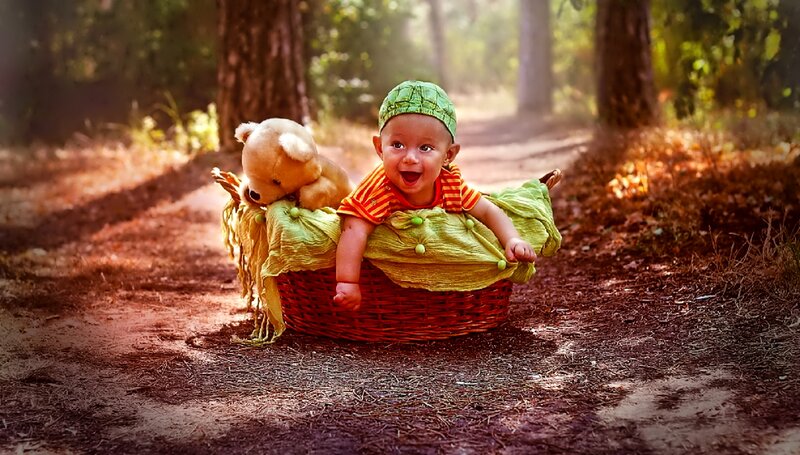 Baby in Basket — Green, Serene