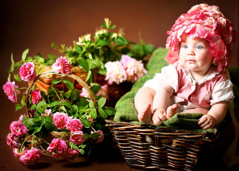 Baby in Flower Basket — Pink