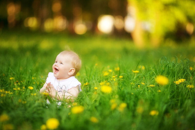 Baby in Grass — Green