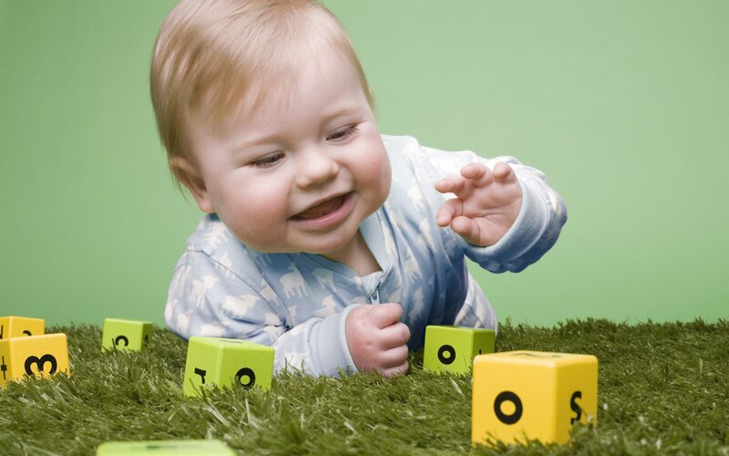 Baby Playing with Blocks — Green