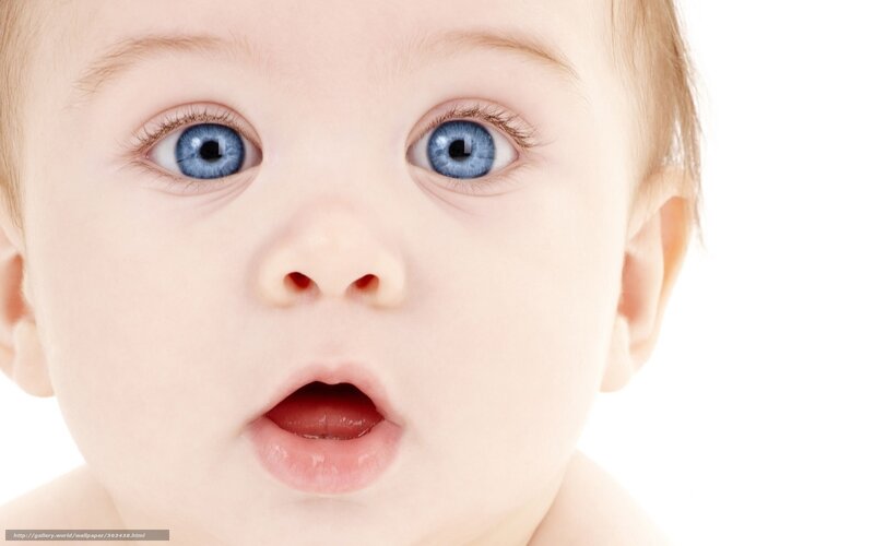 baby with blue eyes