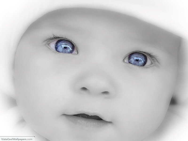 baby with blue eyes