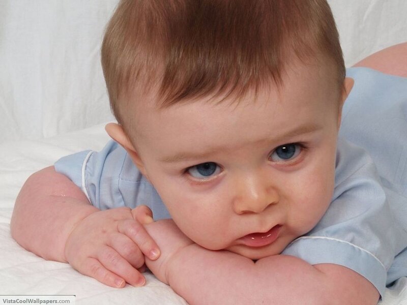 baby with blue eyes