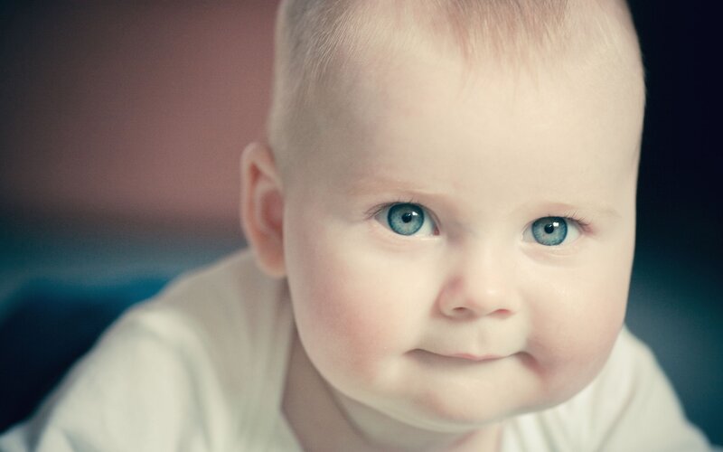 baby with blue eyes