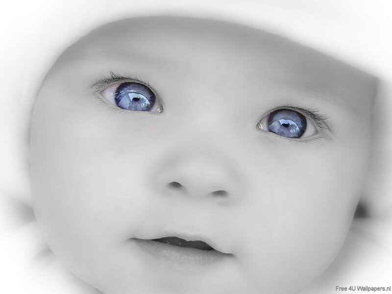 baby with blue eyes