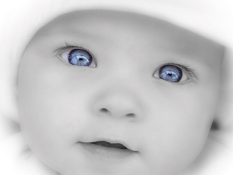 baby with blue eyes