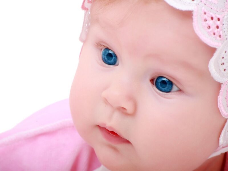 baby with blue eyes