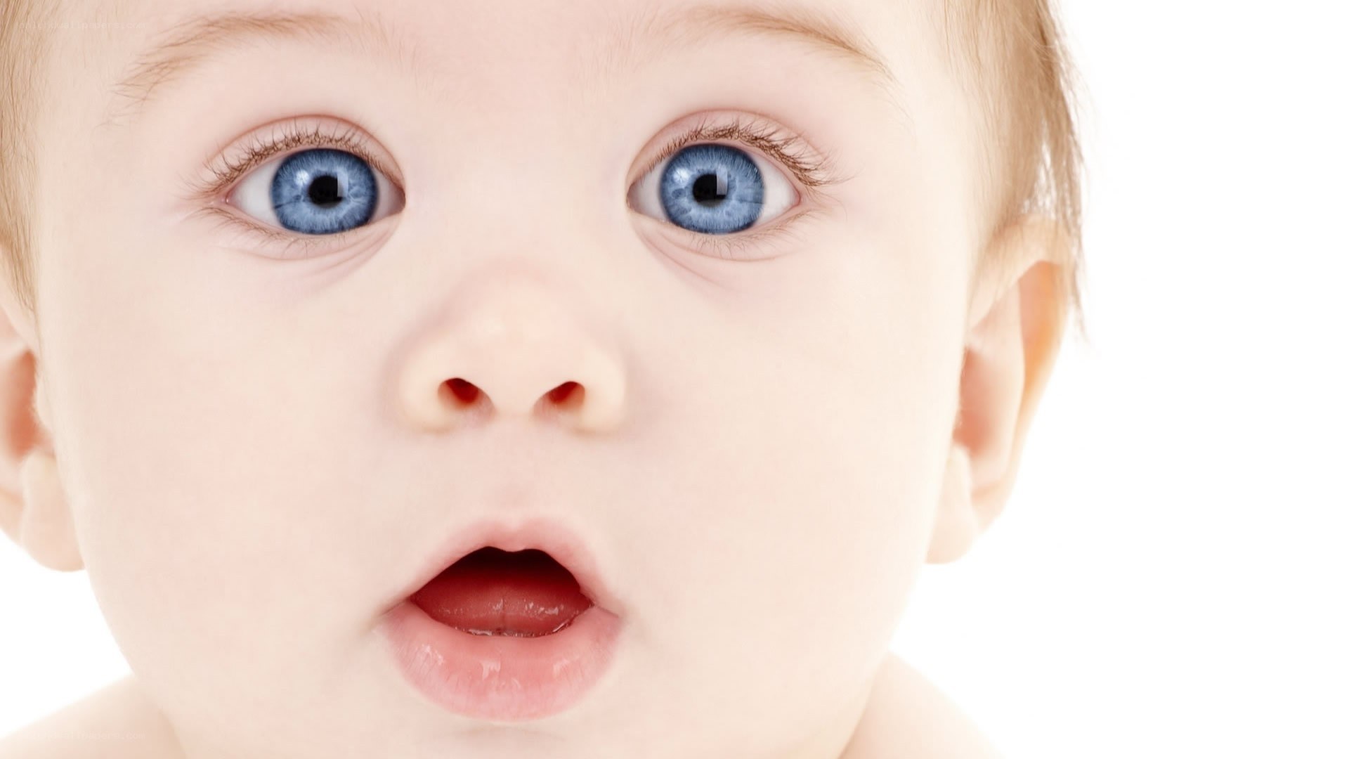 baby with blue eyes