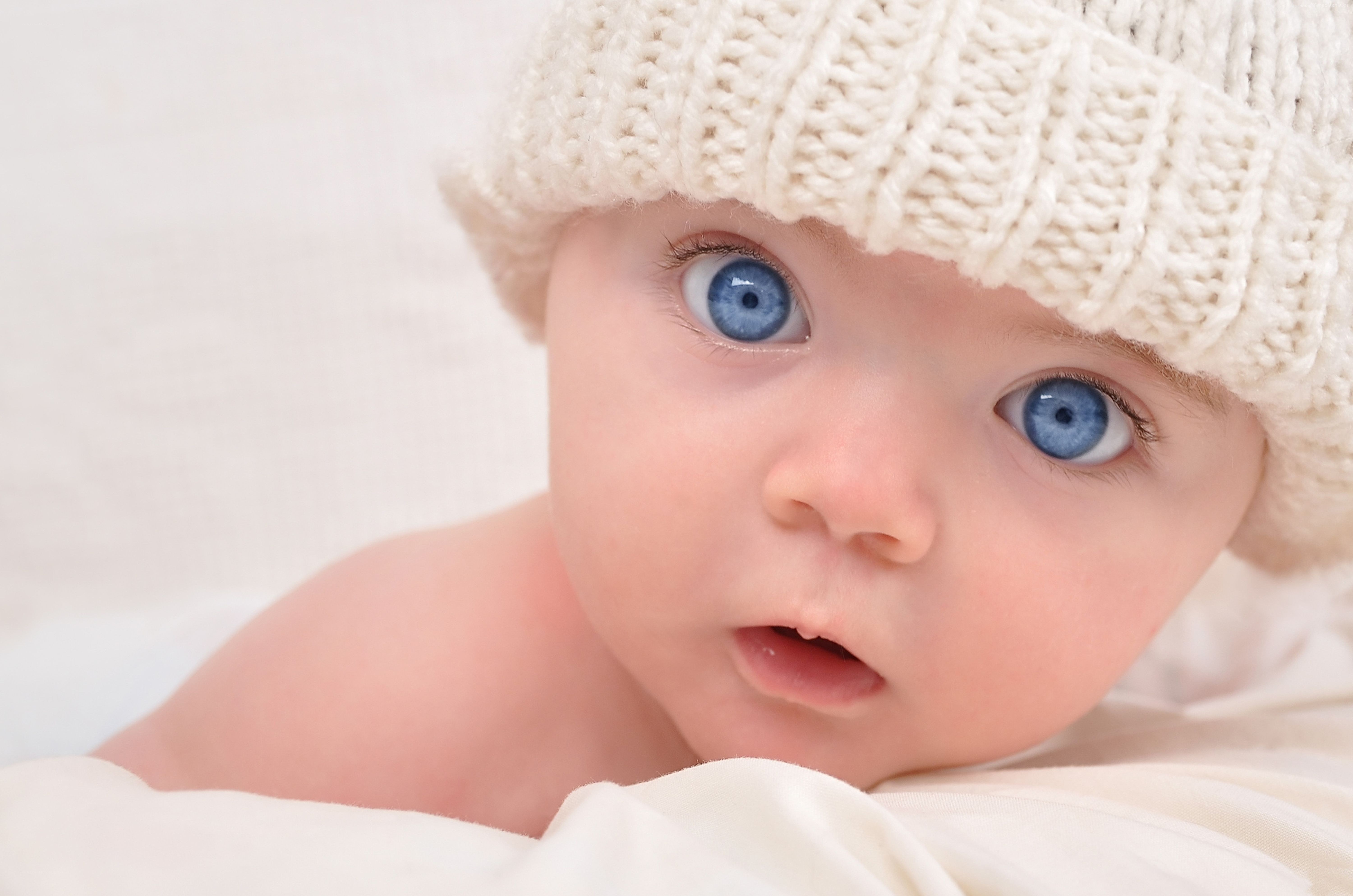 baby with blue eyes