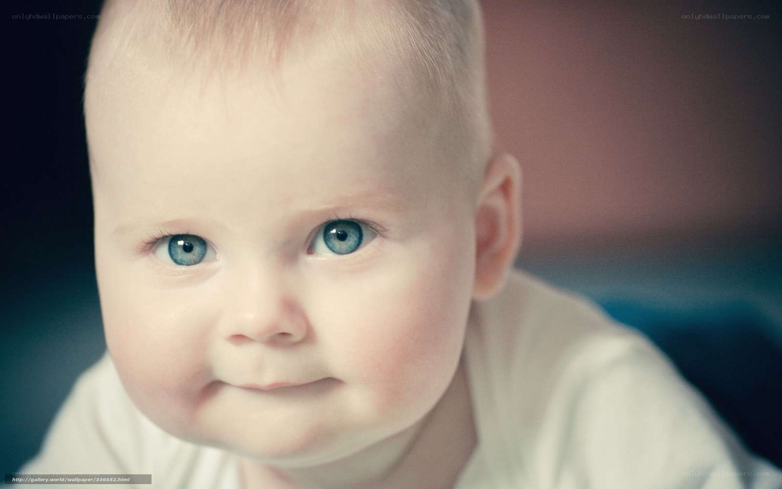 baby with blue eyes
