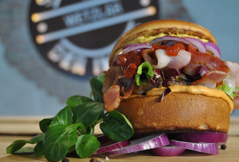 Bacon cheeseburger with fresh toppings
