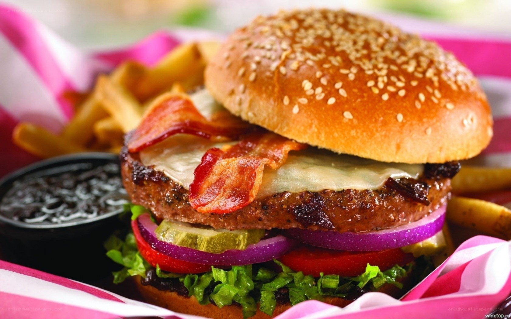 Bacon cheeseburger with fries