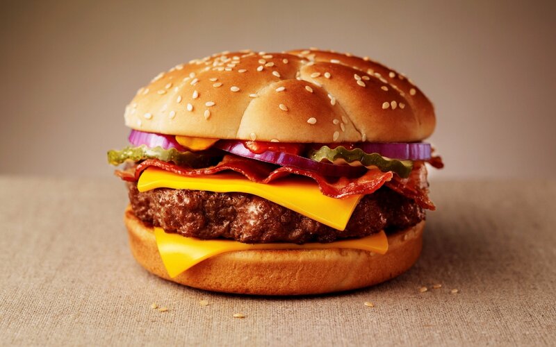 Bacon cheeseburger with pickles