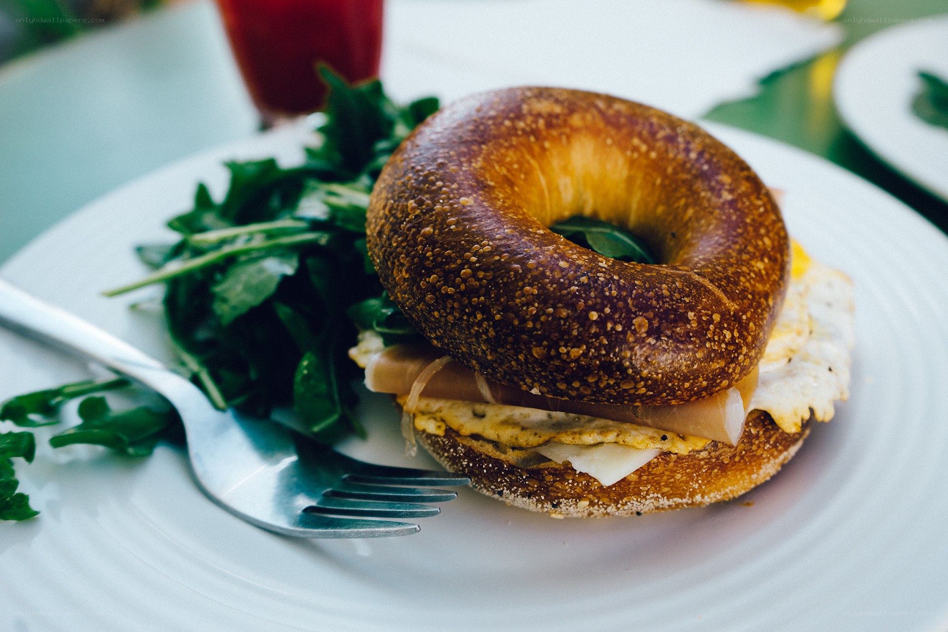bagel sandwich with salad