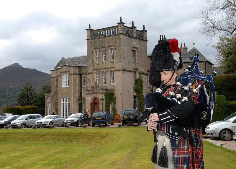 Bagpiper in front of a castle