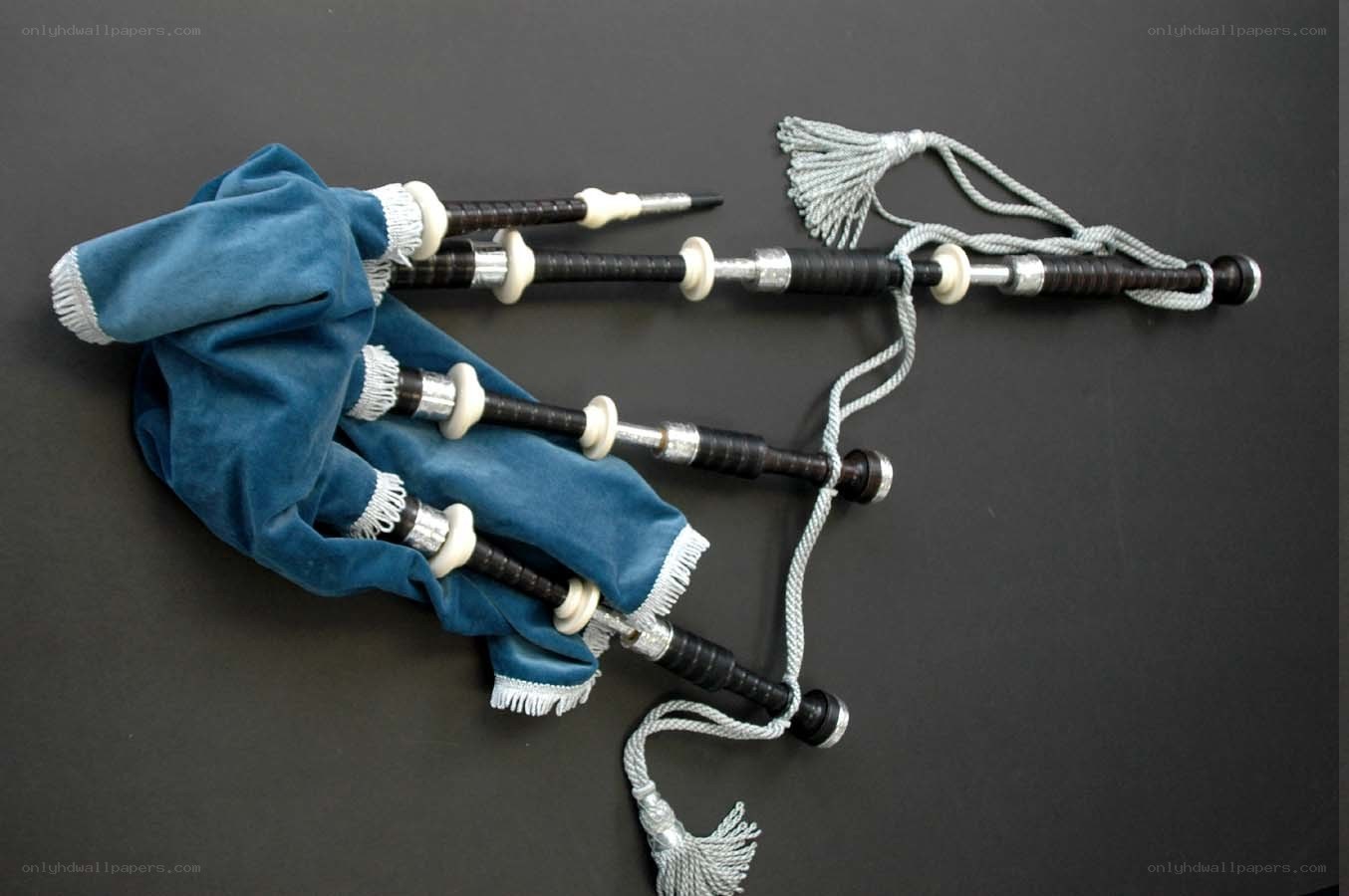 Bagpipes with blue bag