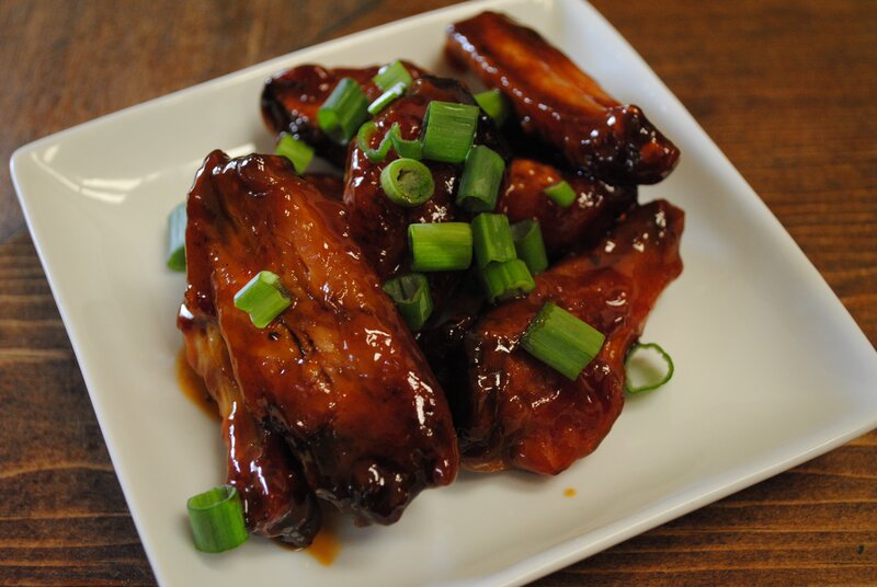 Baked chicken wings with green onions