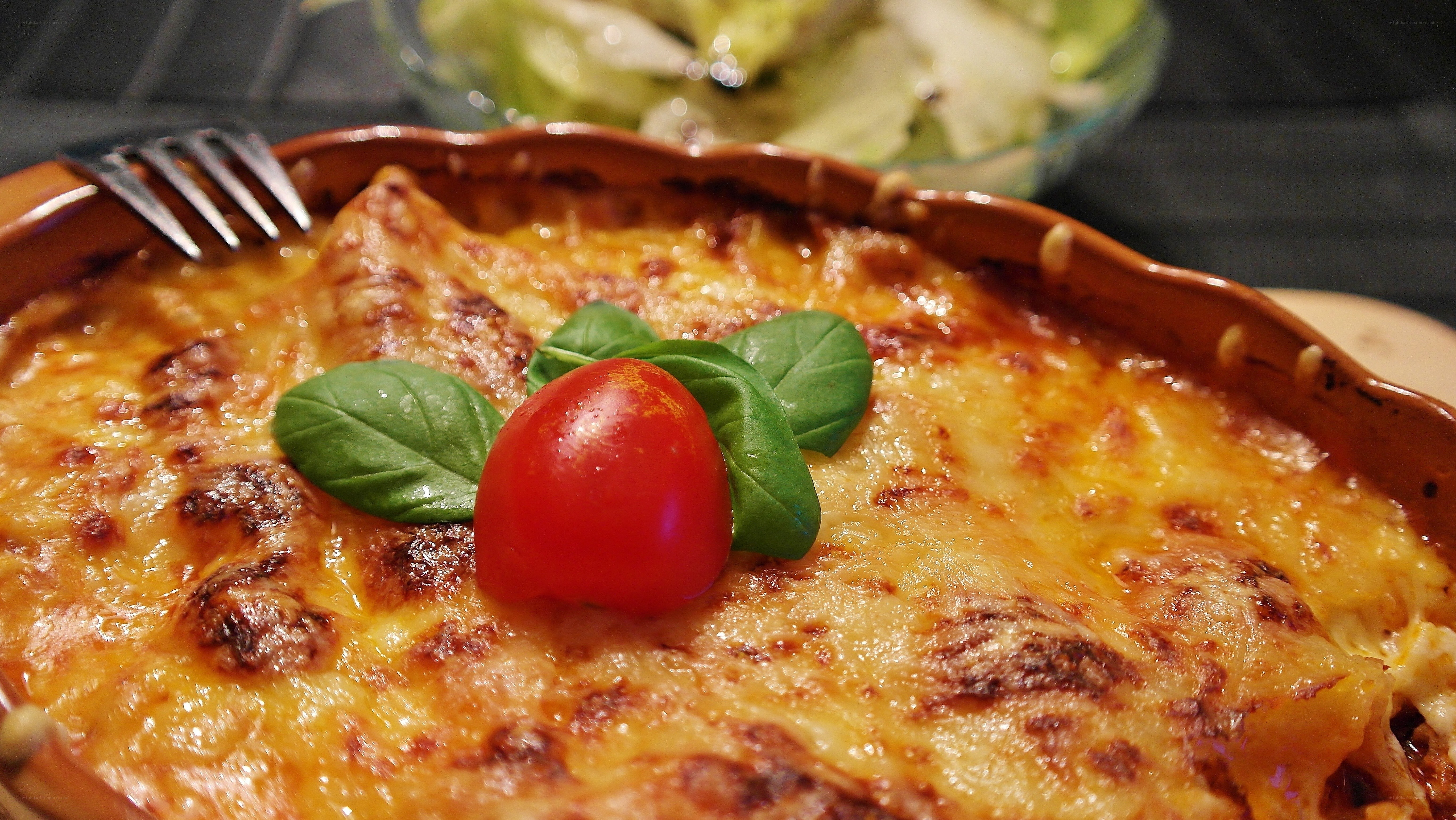 Baked lasagna with tomato