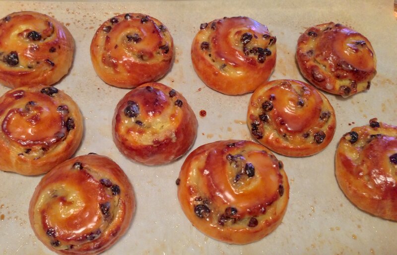 Baked Raisin Rolls