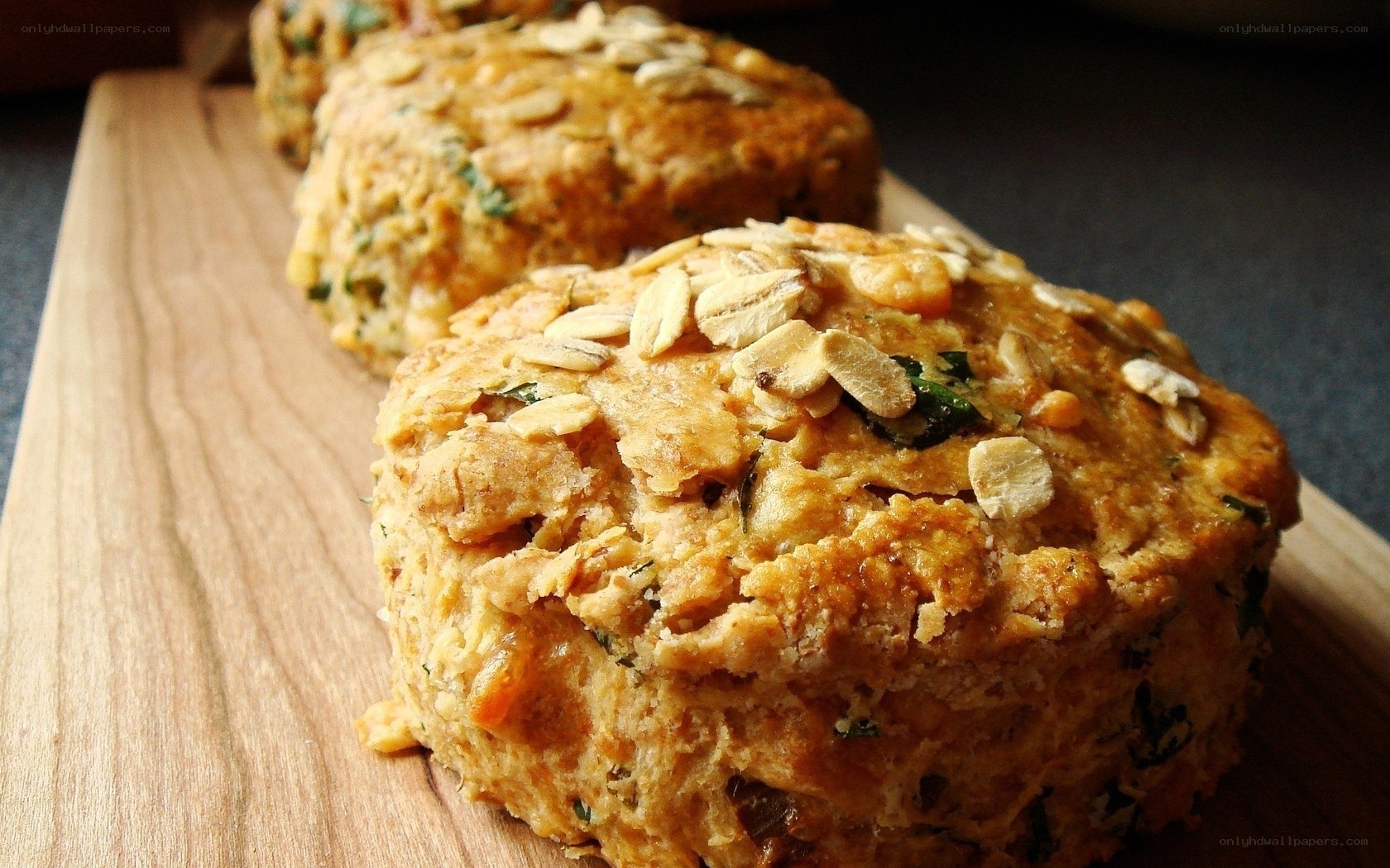 Baked scones with oats