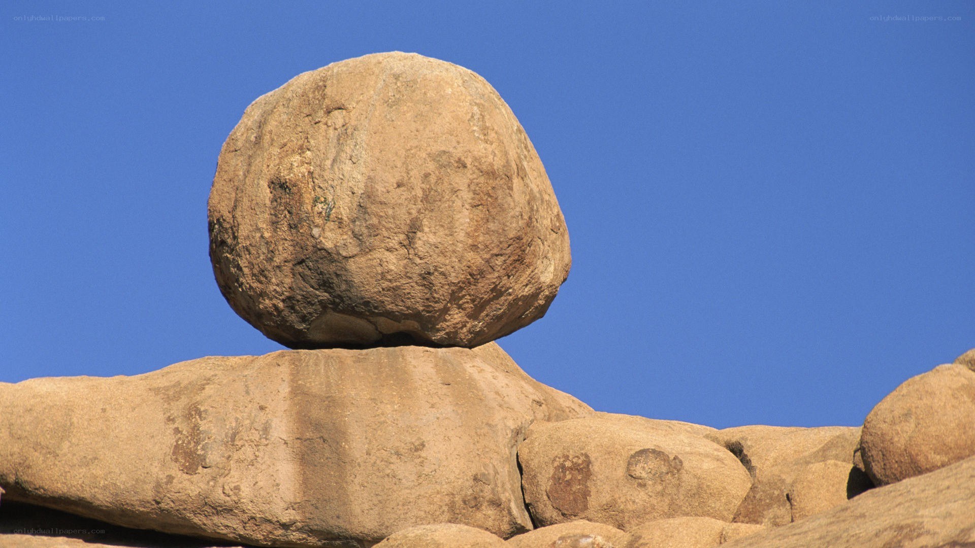 Balanced rock formation