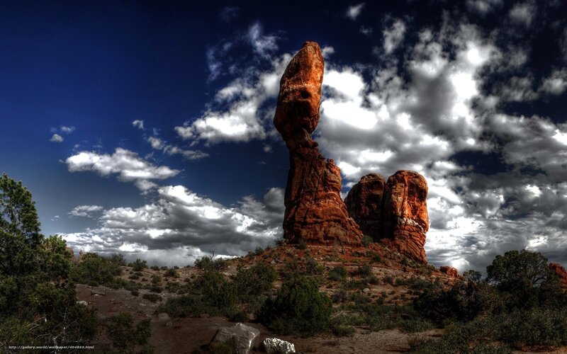 Balanced rock formation